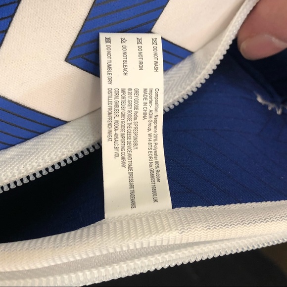 Grey Goose Vodka 14” Coozi Keep Cold Zip Up Liquor Bottle Holder Blue & White. - Picture 4 of 11